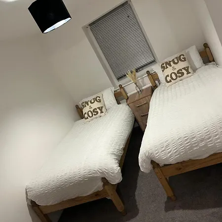 2 Bed Hengrove * 布里斯托